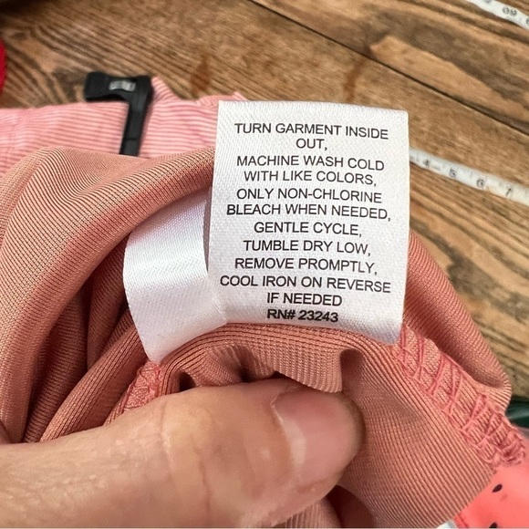 New York and Company Turkish Rust Sleeveless Halter Neck Velvet Top Size Large - Picture 10 of 12